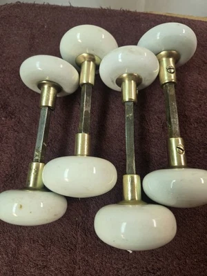 Perillas de puerta de porcelana blanca antiguas/vintage  Foto 1 de 3