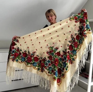 Large rare vintage shawl, 1940 wool shawl with tassels and flowers, hustka - Picture 1 of 10