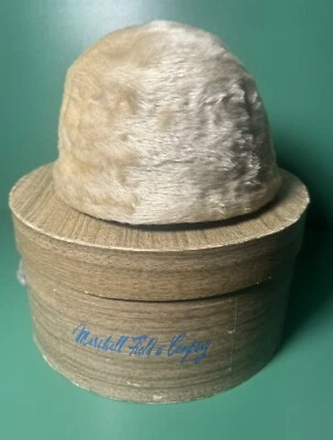 Sombrero de piel marfil Marshall Field & Company de colección, por Bernard Workman con caja, años 60’s Foto 1 de 4
