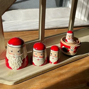Juego de 4 Muñecas Rusas Telescópicas Madera Pintadas a Mano Papá Noel Navidad - Imagen 1 de 5