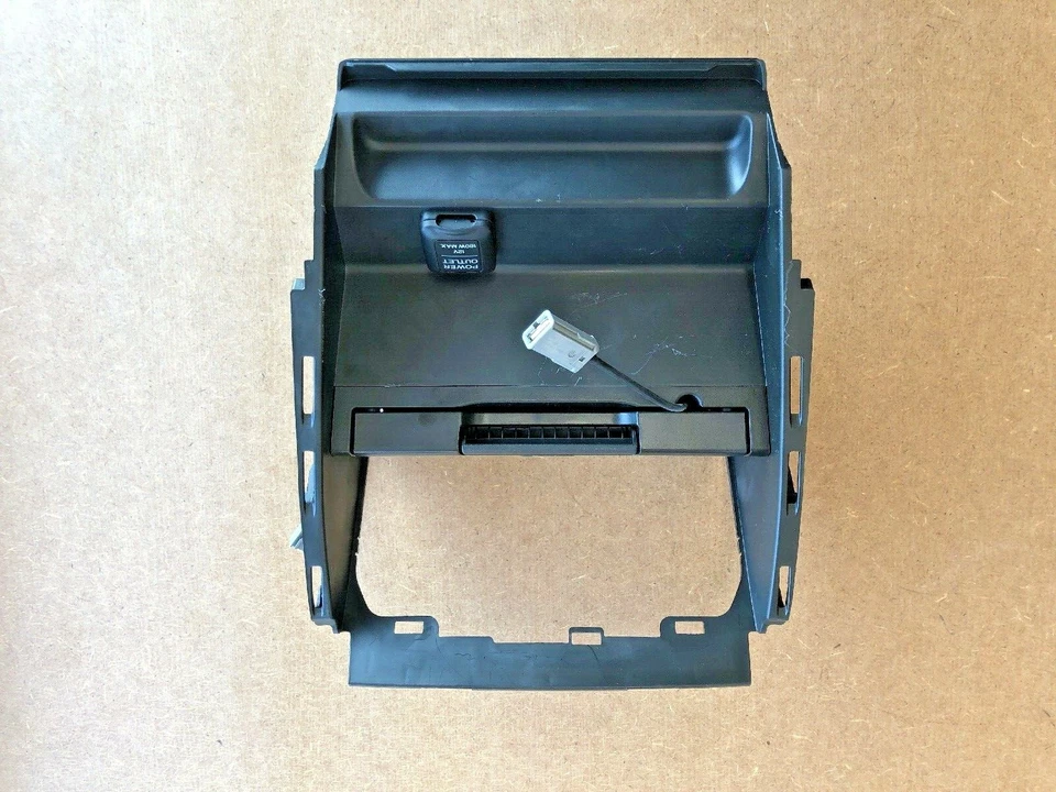 Honda CR-Z 2011-2016 tablero delantero consola central embellecedor bisel con toma de corriente USB Foto 1 de 4