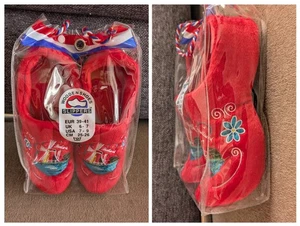 Hausschuhe Rot im Klompen Design neu OVP passt für 39 40 41 World of Clogs - Bild 1 von 1