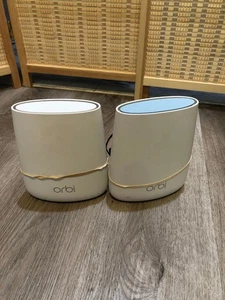 NETGEAR Orbi RBR20 Tri-Band Mesh Wi-Fi Router & RBS20 Satellite With Power Cords - Picture 1 of 6