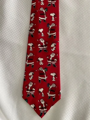 Gravata de seda vermelha Peanuts Snoopy pendurada com Papai Noel - Imagem 1 de 4