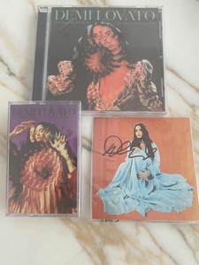 DEMI LOVATO DANCING WITH THE DEVIL SIGNED ART CARD + UK EXCLUSIVE CD + CASSETTE