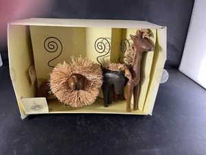 Pier 1 Imports - geschnitztes Holz Tier Notiz / Bild Halter Giraffe Zebra Löwe NEU - Bild 1 von 9