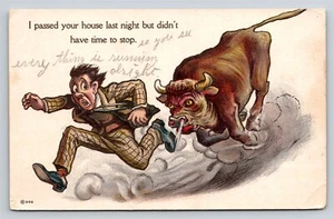 Hombre perseguido por toro pasó por tu casa pero no tuvo tiempo de detener postal antigua - Imagen 1 de 5