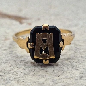 9 Karat Gold Schwarz Onyx Initialring | UK Größe M | US Größe 6 | Initialisiert "M" - Bild 1 von 11