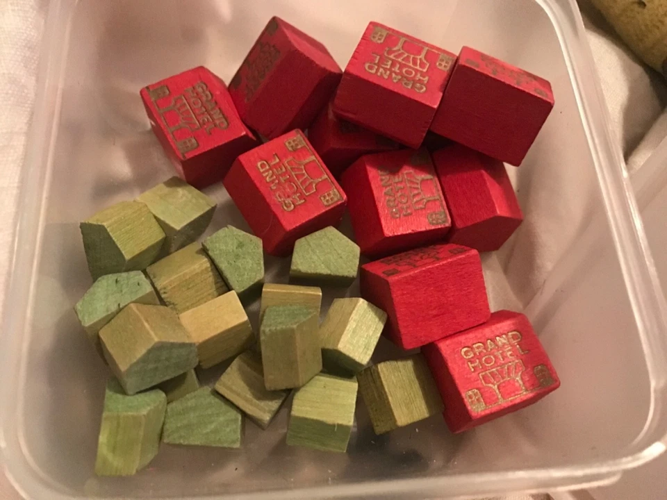 Juego De Colección De 11 Grand Hotels Rojos, 17 Casas De Madera Verde Para Monopoly Foto 1 de 1