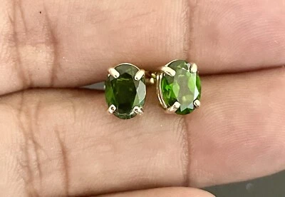 Aretes de oro amarillo de 14 quilates con diopsido cromado de 2,39 quilates (FL6) Foto 1 de 4