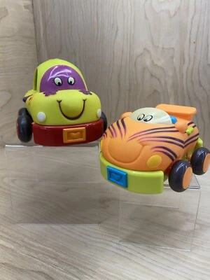 Battat Just B.  Игрушечные мягкие автомобили And B. YouPull Back — 2 штуки - Изображение 1 из 4