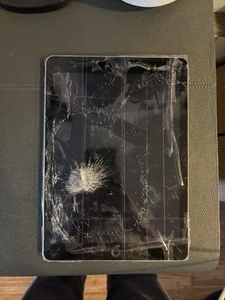 ipad 5th generation FOR PART ONLY - Picture 1 of 3