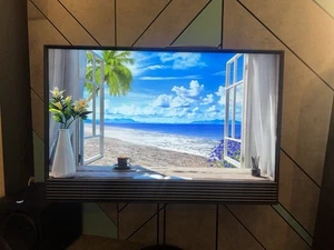 Bang & Olufsen BeoVision Horizon 40’- 4K Smart TV, Rotating stand and BeoRemote - Picture 1 of 13
