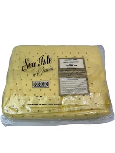 Vintage 1970’s Sea Isle Beacon Yellow Blanket Satin Trim 72 x 90 USA New/Sealed! - Picture 1 of 6