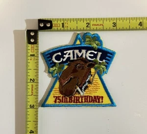 Parche de 75 cumpleaños vintage camel (1988) cigarrillos tabaco *NUEVO* colores brillantes - Imagen 1 de 3