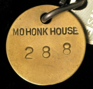 ANTIQUE HISTORIC MOHONK MOUNTAIN HOUSE HUDSON VALLEY CASTLE HOTEL ROOM KEY FOB  - Picture 1 of 3