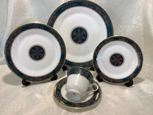 ROYAL DOULTON CARLYLE H5018 BLUE TEAL GOLD TRIM MADE IN ENGLAND 5 PIECE SETTING - Picture 1 of 18