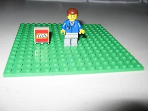 LEGO RETIRED AIRPORT CLASSIC TOWN  FROM 2010 - Picture 1 of 5