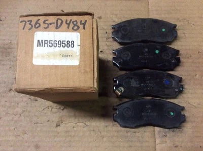 New Factory OEM Mopar Chrylser Disc Brake Pad Pads Front MR569588  - Image 1 of 4