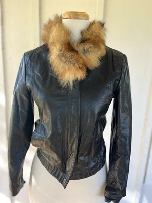 Chaqueta de bombardero de cuero Wilson negra de colección para mujer talla 10 cuello de piel de zorro  Foto 1 de 4