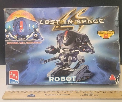 AMT ERTL 1:6 Lost in Space Robot Plastic Model Kit #8458, OPEN BOX - Image 1 of 4