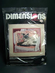 DIMENSIONS NEEDLEPOINT KIT SIAMESE 'N WICKER Wool Yarbn USA Gloria Eriksen - Picture 1 of 3
