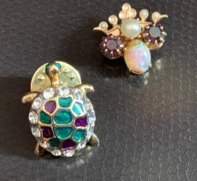 VINTAGE FACETED STONE Sim Pearl BEE and Turtle GOLD TONE COSTUME PIN BROOCH  - Image 1 of 4