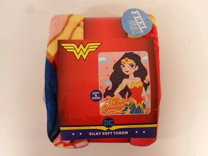 Wonder Woman Silky Soft Throw Blanket 40" x 50" - Picture 1 of 1