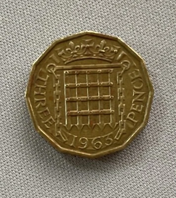 1963 UK Great Britain 3 Pence Thruppence Thrupenny Queen Elizabeth II Coin (63a) - Image 1 of 2