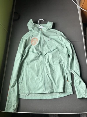 Jaqueta de corrida Nike BOA Chicago Marathon masculina repelente UV Windrunner tamanho P DX4496 - Imagem 1 de 3