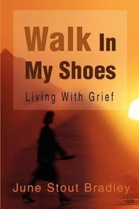 Libro de bolsillo Walk in My Shoes: Living with Grief de June S. Bradley (inglés) - Imagen 1 de 1