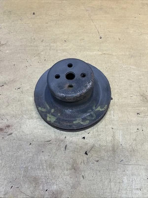 D2OE-8509-AA POLEA BOMBA AGUA FORD TORINO MERCURY MONTEGO 302 351 1972 CON AIRE ACONDICIONADO Foto 1 de 4