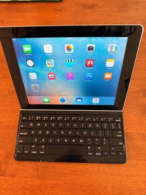Apple iPad MC706LL/A 32 GB, Negro, Caja Original, Teclado, Paquete de Cargadores Foto 1 de 4