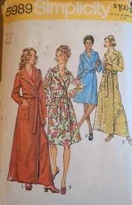VINTAGE 1973 SIMPLICITY Sewing Pattern #5989 Misses' ROBE size 8-10 UC/FF - Picture 1 of 11
