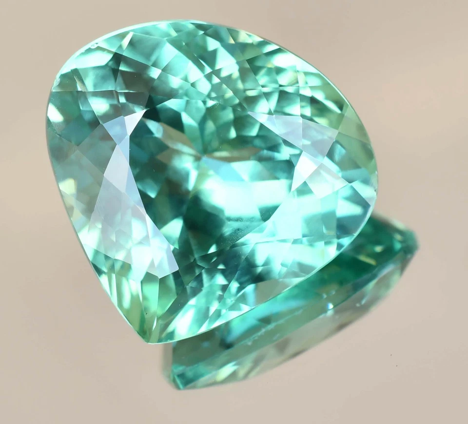 Piedra preciosa suelta de pera con certificación de zafiro parti bicolor natural impecable de 42,30 quilates Foto 1 de 4