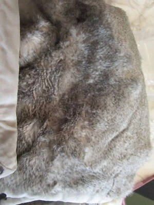 Pottery Barn imitación piel gris chinchilla tiro 50 60 sesión de fotos muestra Foto 1 de 3