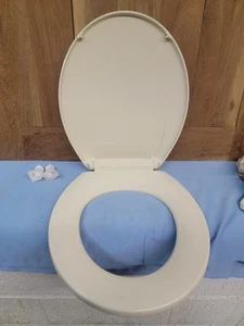 American Standard Mighty Tuff Round toilet seat color bone - Picture 1 of 6