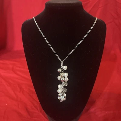 Collar Julea 29 pulgadas de acero inoxidable con colgante de perlas múltiples 2,5 pulgadas de extensión Foto 1 de 4