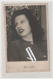 Schminken schöne Frau mit Puppengesicht   alte Fotokarte 13x8,5cm - Picture 1 of 2