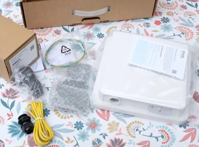 Zyxel LTE7490-M904 4G LTE-A Pro Outdoor Router routeur sans fil Gigabit Ethernet - Image 1 of 4