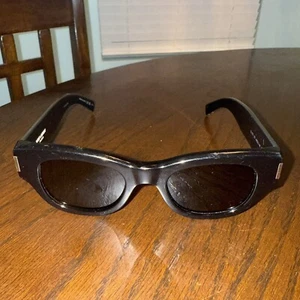 Gafas de sol Saint Laurent Naked Wire Core ojo de gato SL 573 001 49 MARCOS SOLAMENTE - Imagen 1 de 9