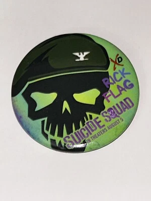 Promoción de película rara-- PIN/BOTÓN PROMOCIONAL ORIGINAL SUICIDE SQUAD bandera Rick NUEVO Foto 1 de 2