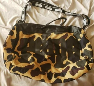 Puma Camo Gym Bag Women's Pre-owned MSRP $100 8"W x 14"H x 20" L zip pocket - Picture 1 of 5