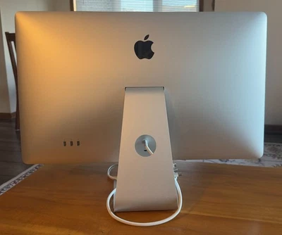 Apple Cinema A1316 27" Widescreen LCD Monitor 2560 x 1440 Resolution - FREE SHIP - Image 1 of 4