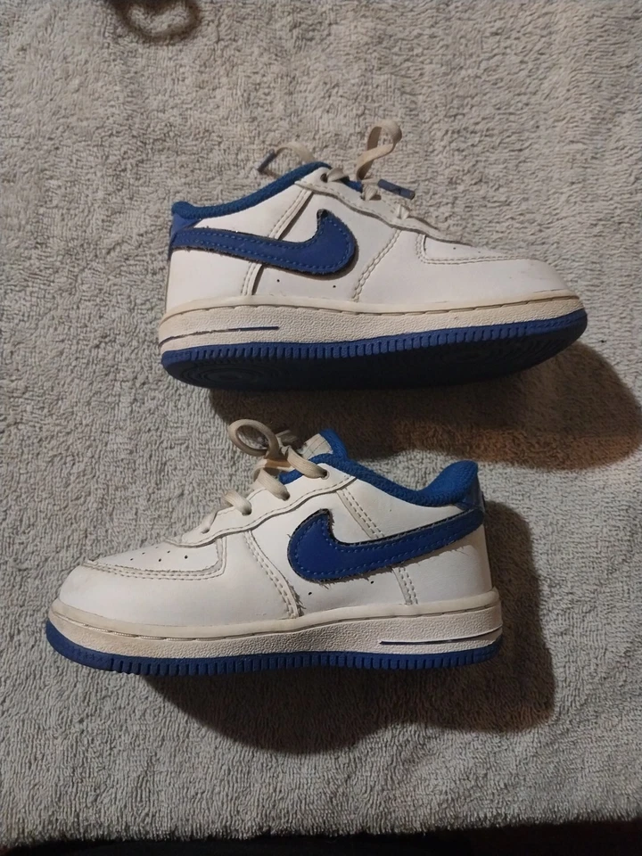 Nike Air Force 1 niño pequeño Foto 1 de 4