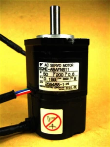 YASKAWA SGME-A5AFNS11 AC SERVO MOTOR IN BOX VIA DHL OR FEDEX - Picture 1 of 11