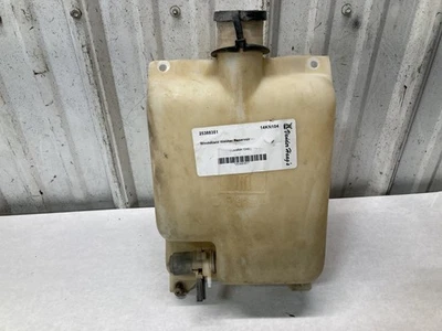 Kenworth T370 2008-2022 depósito de lavadora de parabrisas - usado Foto 1 de 4