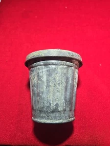 LATA DE ERUPCIÓN MINIATURA VINTAGE CON TAPA GALVANIZADA - Imagen 1 de 6