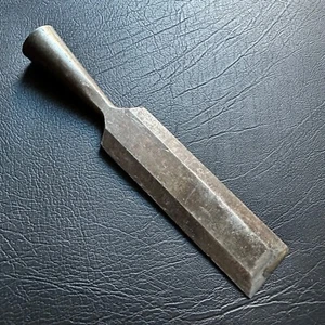 VINTAGE TITAN 32mm 1 1/4" BEVEL EDGE SOCKET CHISEL IRON TOOL IN AUSTRALIA - Picture 1 of 6