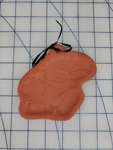 Molde para galletas de terracota KANSAS Trading Co JAYHAWKS mascota Charlestowne porcelana - Imagen 1 de 3